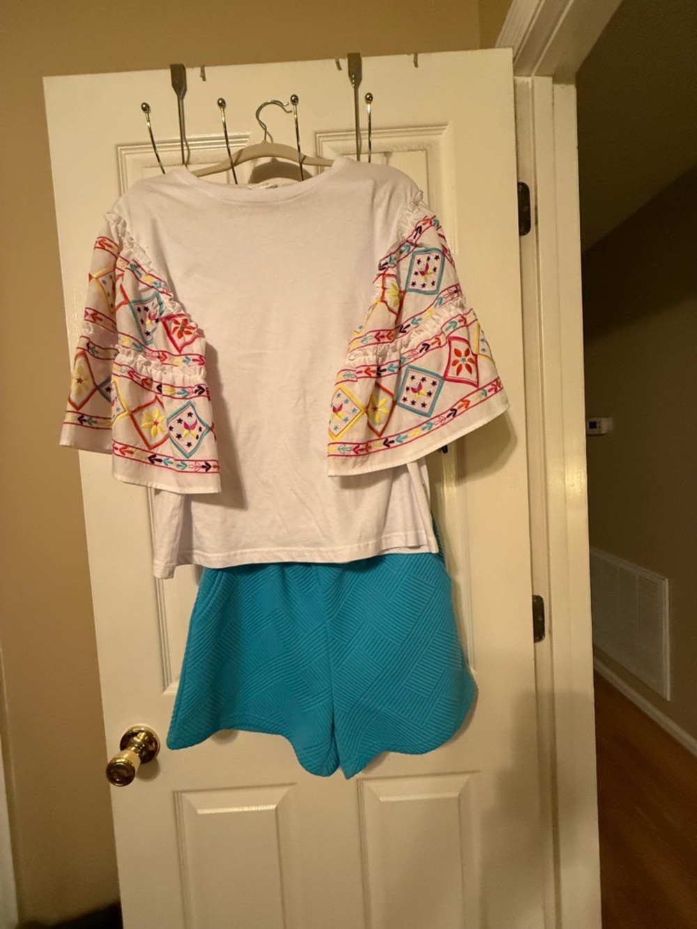 ODDY White Embroidered Bell Sleeve Blouse